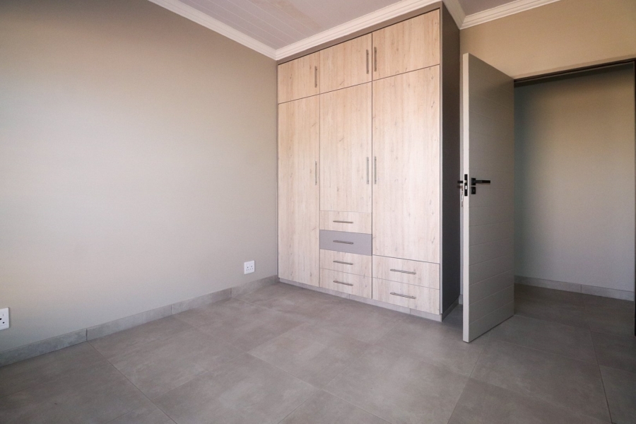 To Let 3 Bedroom Property for Rent in Flamwood North West